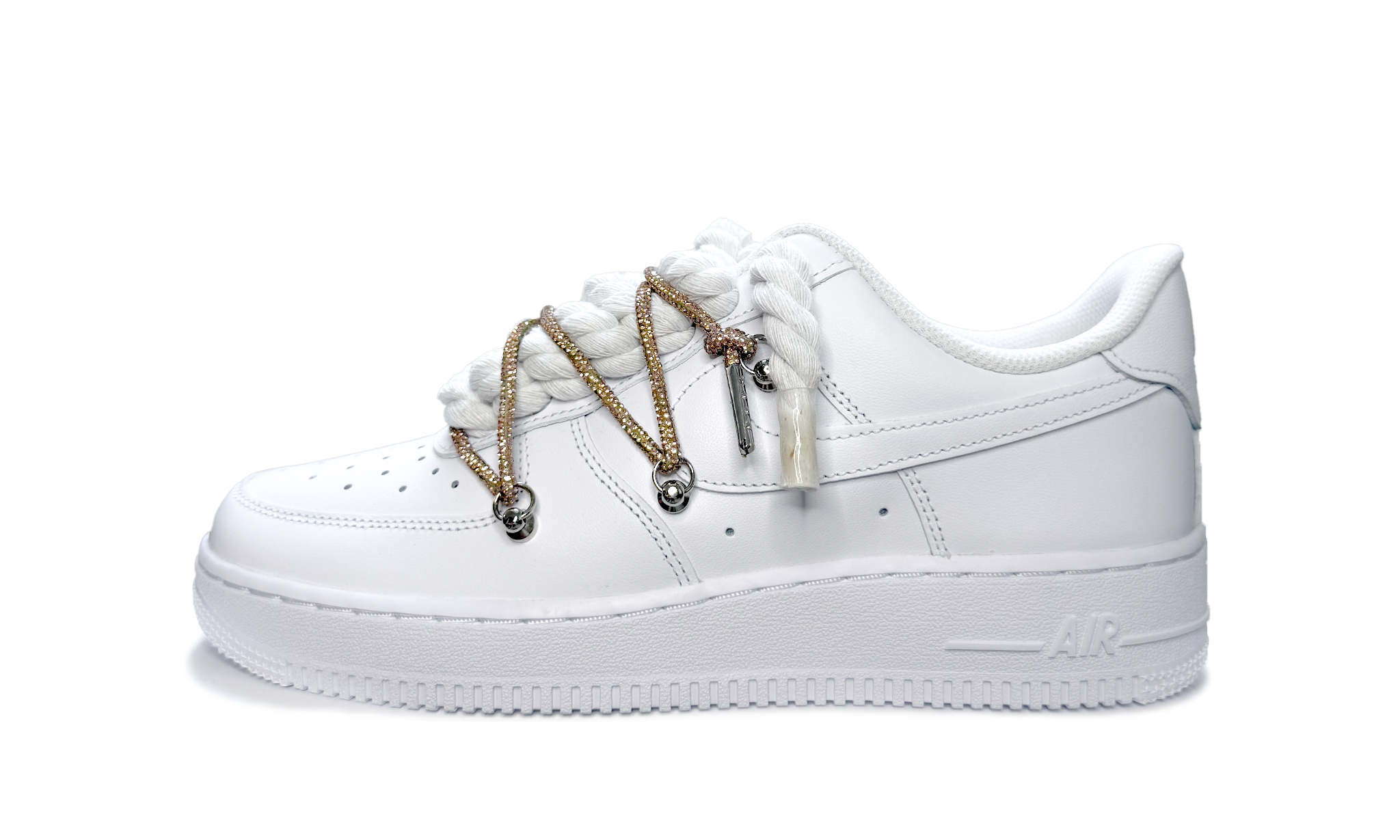 Custom Nike Air Force 1 Low White Double Rope Laces White Gold – biele tenisky s dvojitými bielo-zlatými rope šnúrkami a ikonickým logom Swoosh
