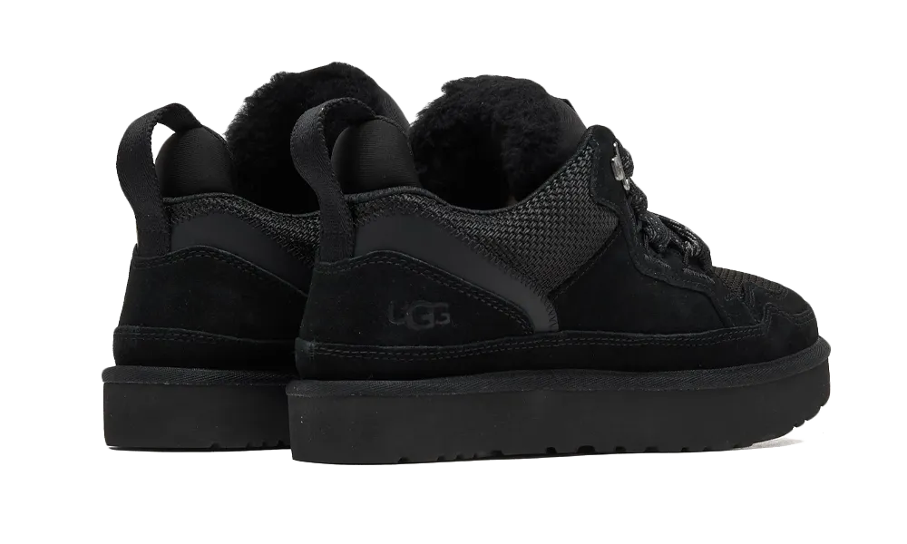 Zadná časť tenisiek UGG Lowmel Black s vystuženou pätou pre stabilitu a pohodlnú chôdzu.