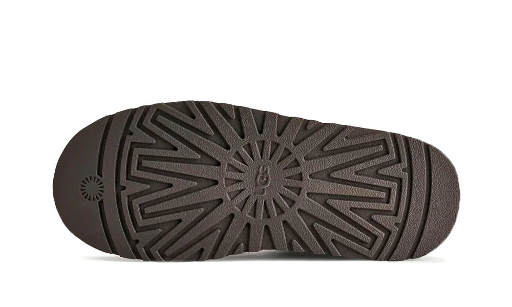 Podrážka papúč UGG Tazz Slipper Molasses – odolná gumová podrážka s protišmykovým vzorom.