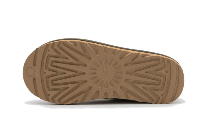 Podrážka papúč UGG Tasman Slipper Burnt Olive Gum – odolná gumová podrážka s protišmykovým vzorom, vhodná aj na vonkajšie nosenie.