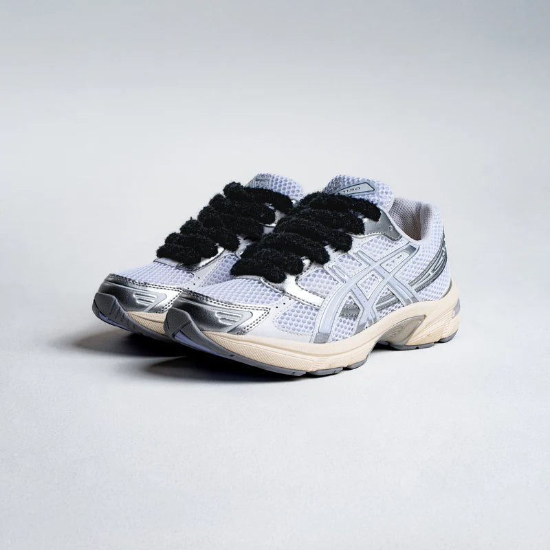 Fluffy Laces Black – čierne nadýchané šnúrky do tenisiek Nike Air Force 1, štýlový doplnok pre custom sneakers.