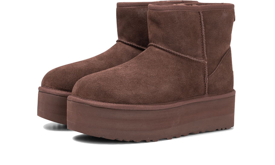 UGG Classic Mini Platform Boot Burnt Cedar – pohľad na krátky strih Classic Mini a robustnú platformu.