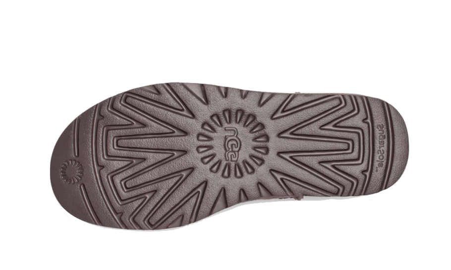 Podrážka UGG Classic Mini Platform Boot Smoke Plum – robustná gumová podrážka s protišmykovým vzorom pre stabilnú chôdzu.