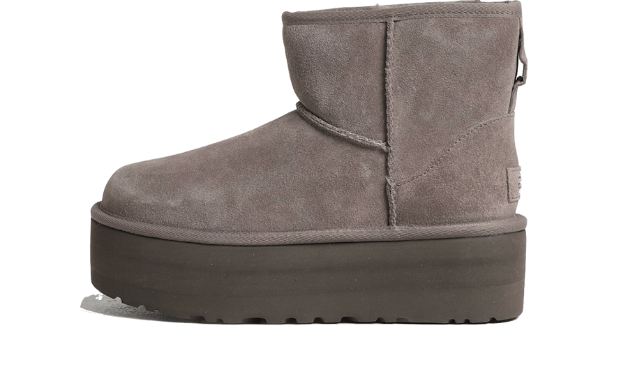 UGG Classic Mini Platform Boot Smoke Plum – bočný pohľad na semišové členkové čižmy v jemnom sivofialovom odtieni Smoke Plum so zvýšenou platformovou podrážkou.