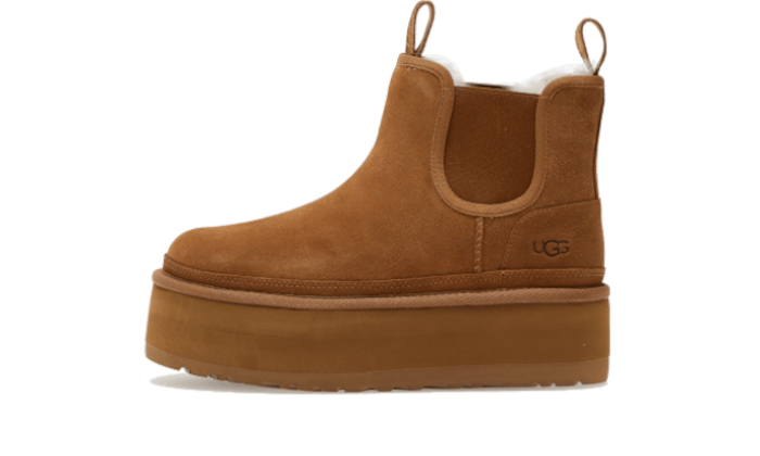 UGG Neumel Platform Chelsea Boot Chestnut – bočný pohľad na semišové chelsea čižmy v ikonickej hnedej farbe Chestnut so zvýšenou platformovou podrážkou.