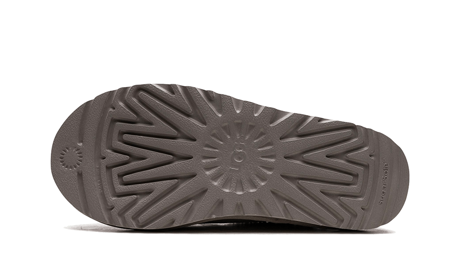 Podrážka papúč UGG Tasman Slipper Goat – odolná gumová podrážka s protišmykovým vzorom vhodná aj na vonkajšie nosenie.