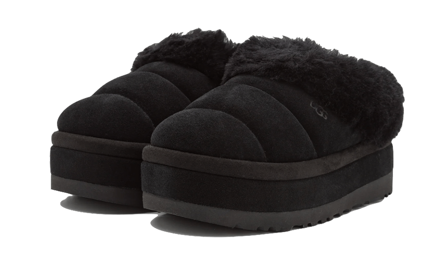 UGG Tazzlita Black – pohľad na tvar papuče, objemné polstrovanie a minimalistický čierny dizajn.
