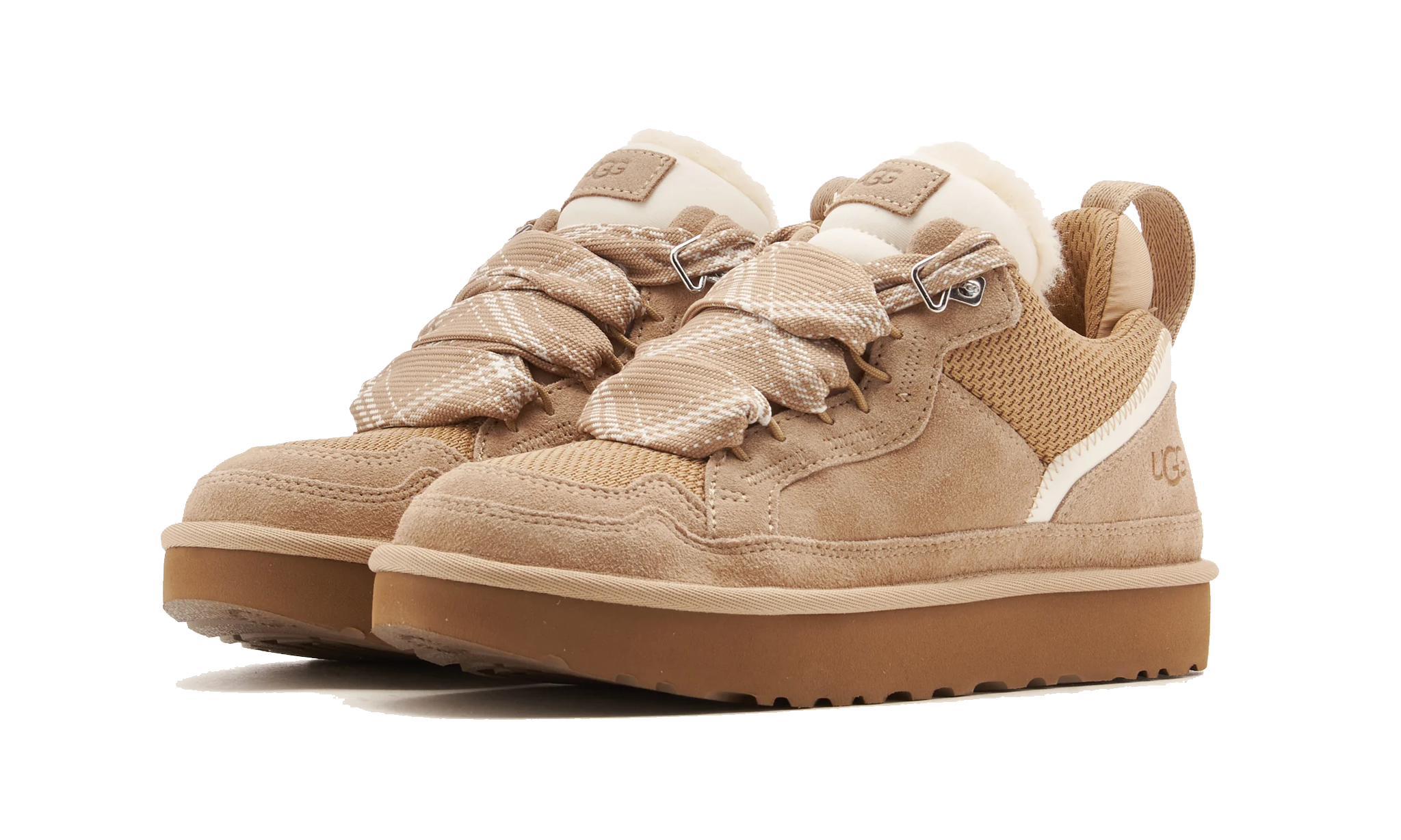 UGG Lowmel Sand – pohľad zhora na šnurovanie a mäkké vnútorné polstrovanie pre maximálne pohodlie.