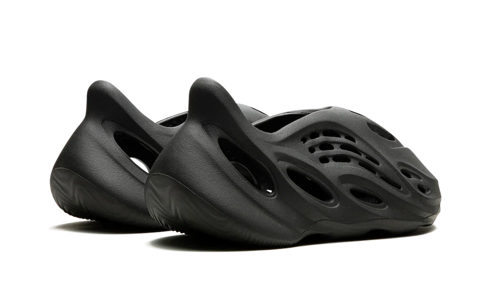 Yeezy Foam RNNR Carbon