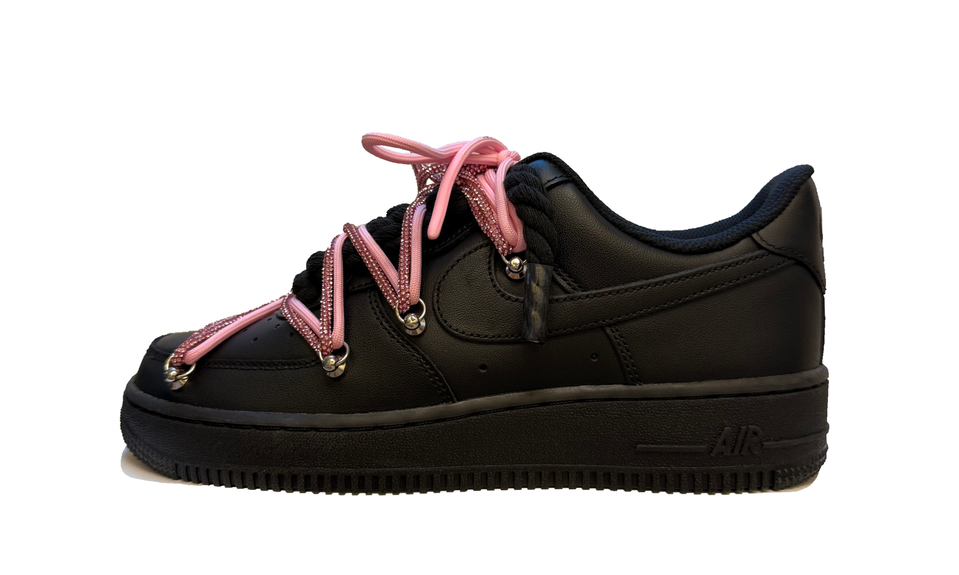 Custom Nike Air Force 1 Low Black Double Glitter Pink Rope Laces Black – čierne tenisky s trblietavými rúžovými šnúrkami, šnúrkami off white a ikonickým logom Swoosh