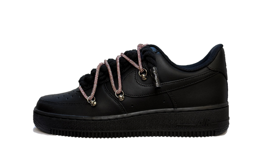 Custom Nike Air Force 1 Low Black Glitter Rope Laces Black – čierne tenisky s trblietavými rúžovými šnúrkami a ikonickým logom Swoosh