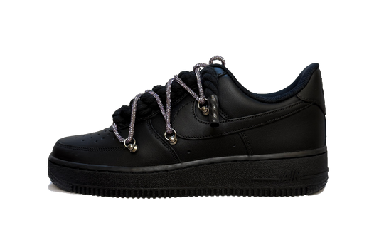 Custom Nike Air Force 1 Low Black Glitter Rope Laces Black – čierne tenisky s trblietavými fialovými šnúrkami a ikonickým logom Swoosh