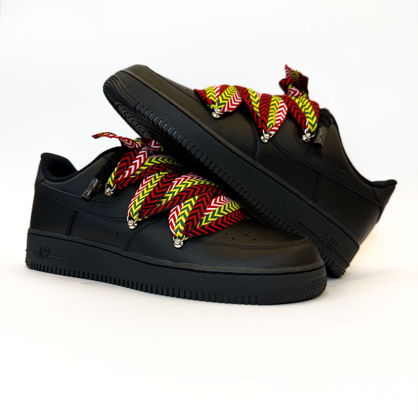 Pár custom Nike Air Force 1 Black Lanvin Rope Laces Multicolor – ručne upravené čierne tenisky s viacfarebnými rope šnúrkami