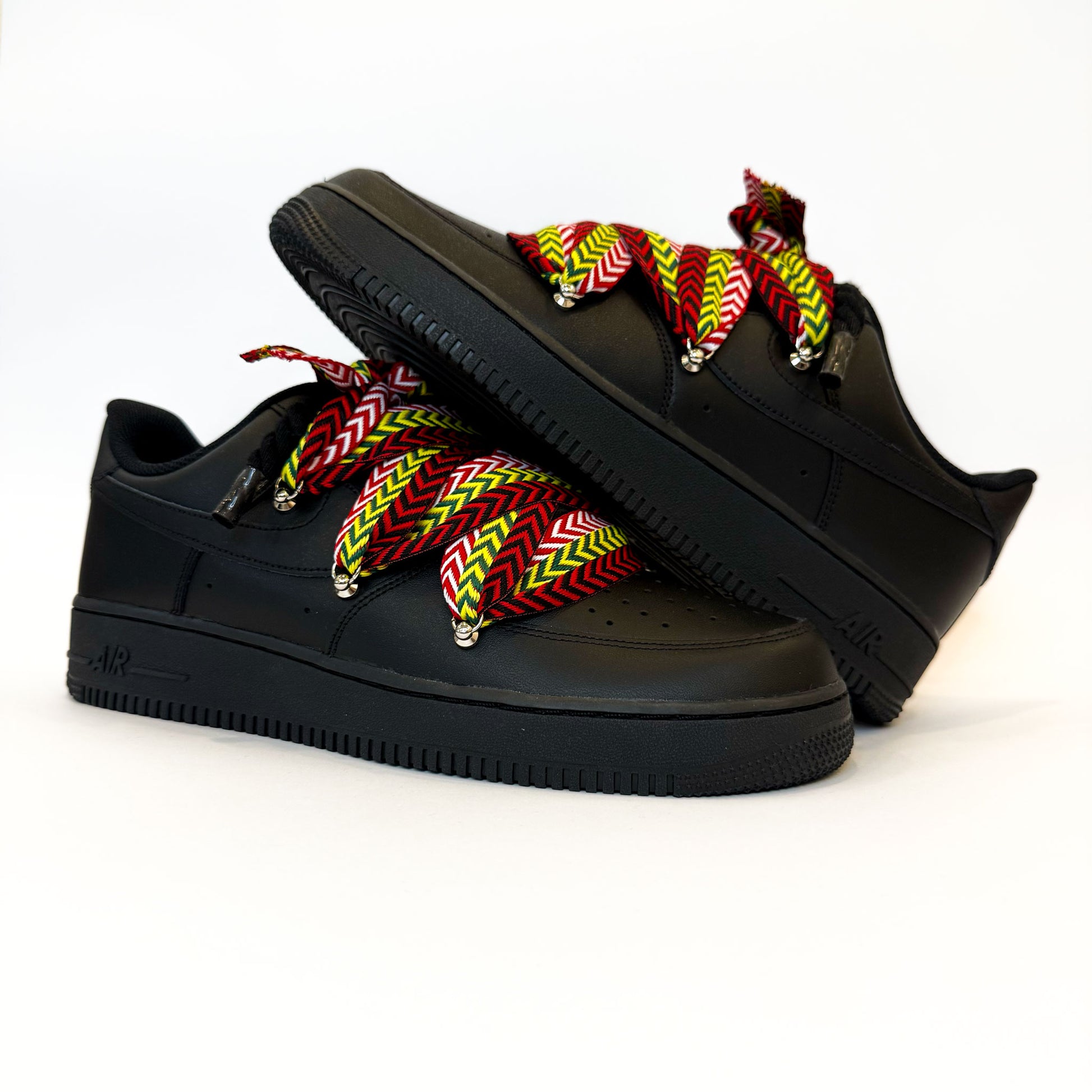 Pár custom Nike Air Force 1 Black Lanvin Rope Laces Multicolor – ručne upravené čierne tenisky s viacfarebnými rope šnúrkami