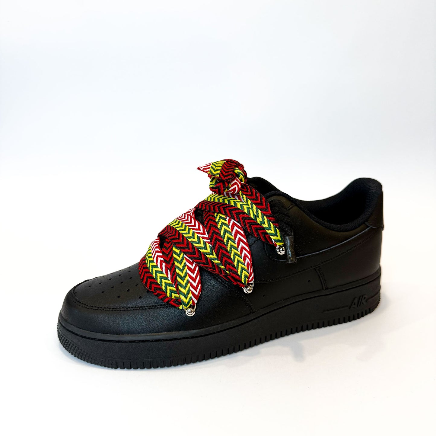 Zadný pohľad na Nike Air Force 1 Black Lanvin Rope Laces Multicolor – čistý čierny kožený dizajn s luxusným custom detailom