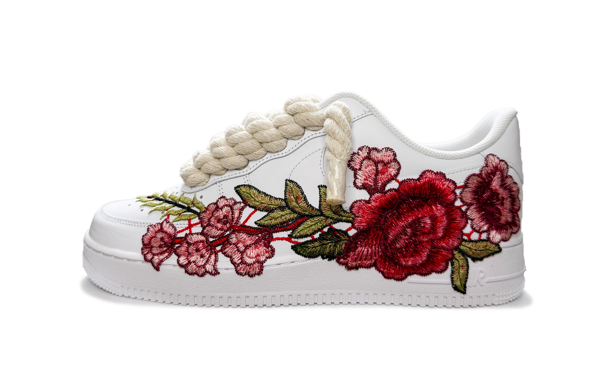 Custom Nike Air Force 1 Low White Red Rose – biele tenisky s červenou ružovou výšivkou a béžovými rope šnúrkami