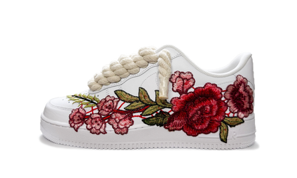 Custom Nike Air Force 1 Low White Red Rose – biele tenisky s červenou ružovou výšivkou a béžovými rope šnúrkami