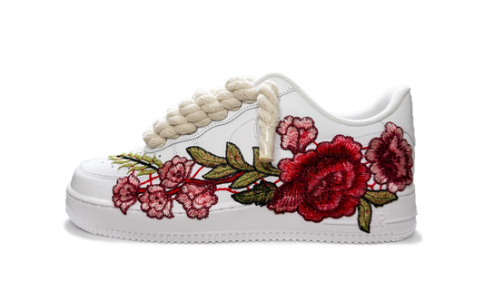 Custom Nike Air Force 1 Low White Red Rose – biele tenisky s červenou ružovou výšivkou a béžovými rope šnúrkami