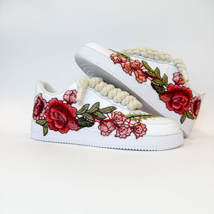 Nike Air Force 1 Low White Red Rose – Beige Rope Laces zhora – kombinácia bielych tónov, béžových šnúrok a červených detailov