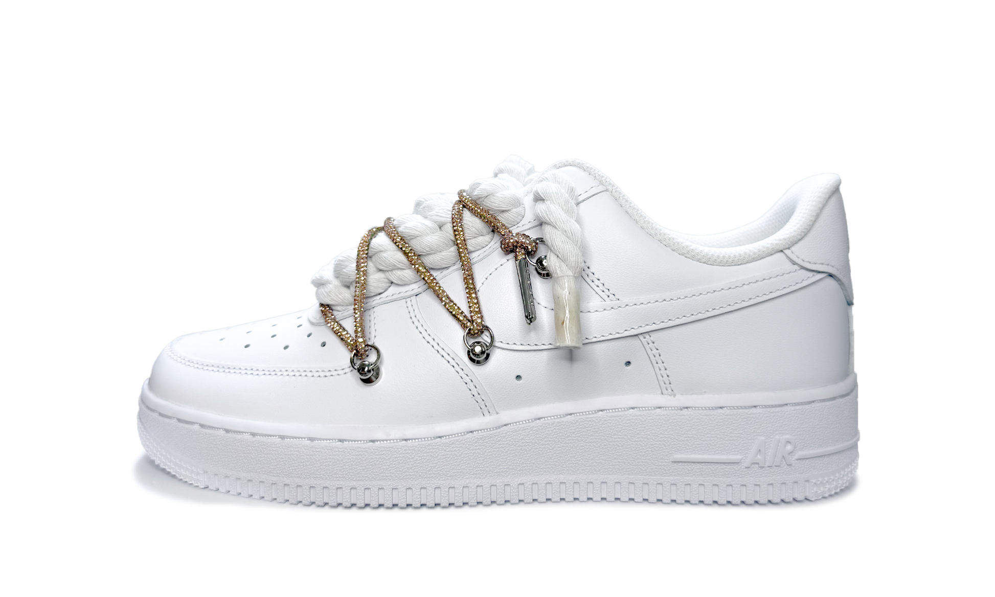 Custom Nike Air Force 1 Low White Double Rope Laces White Gold – biele tenisky s dvojitými bielo-zlatými rope šnúrkami a ikonickým logom Swoosh