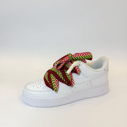 Pohľad na Nike Air Force 1 White Lanvin Rope Laces Multicolor – čistý biely kožený povrch s farebnými doplnkami.