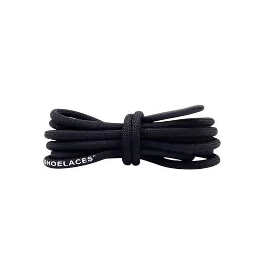 White Over Laces – čierne šnúrky s minimalistickým dizajnom, vhodné do klasických tenisiek aj custom Air Force 1 Low Overlaced.