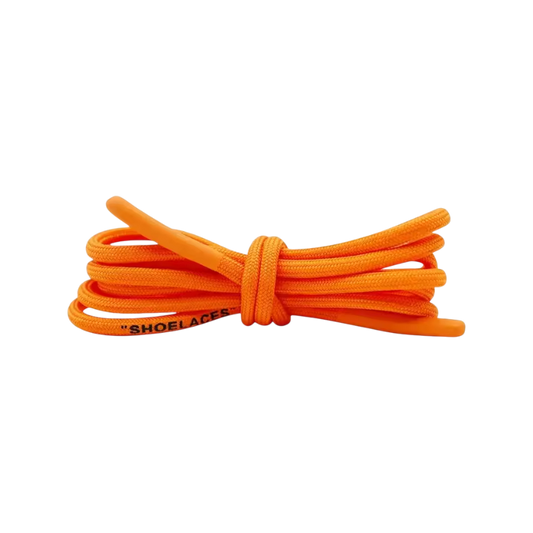 White Over Laces – oranžové šnúrky s minimalistickým dizajnom, vhodné do klasických tenisiek aj custom Air Force 1 Low Overlaced.