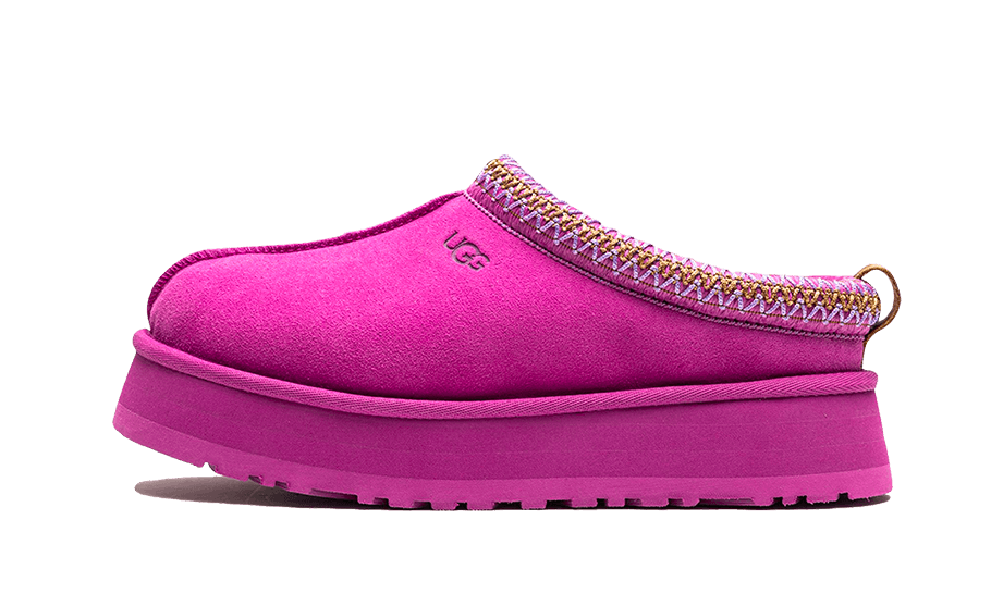 UGG Tazz Slipper Mangosteen – bočný pohľad na papuče v výraznom ružovo-fialovom odtieni Mangosteen so semišovým zvrškom a zvýšenou podrážkou.