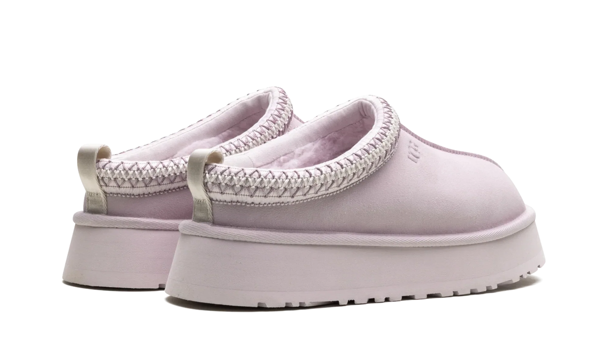 Zadná časť papúč UGG Tazz Slipper Bay Fog s pevným opätkom a praktickým pútkom pre jednoduché obúvanie.