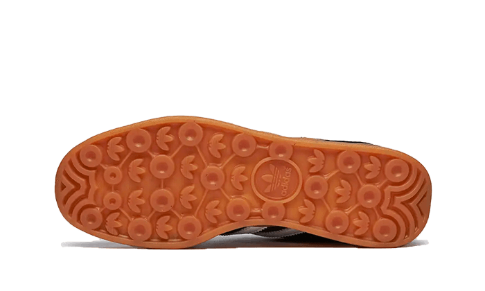 Gazelle Indoor Black White Gum