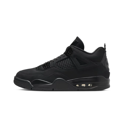 Air Jordan 4 Retro Black Cat 2025 – bočný profil v all-black nubukovom prevedení