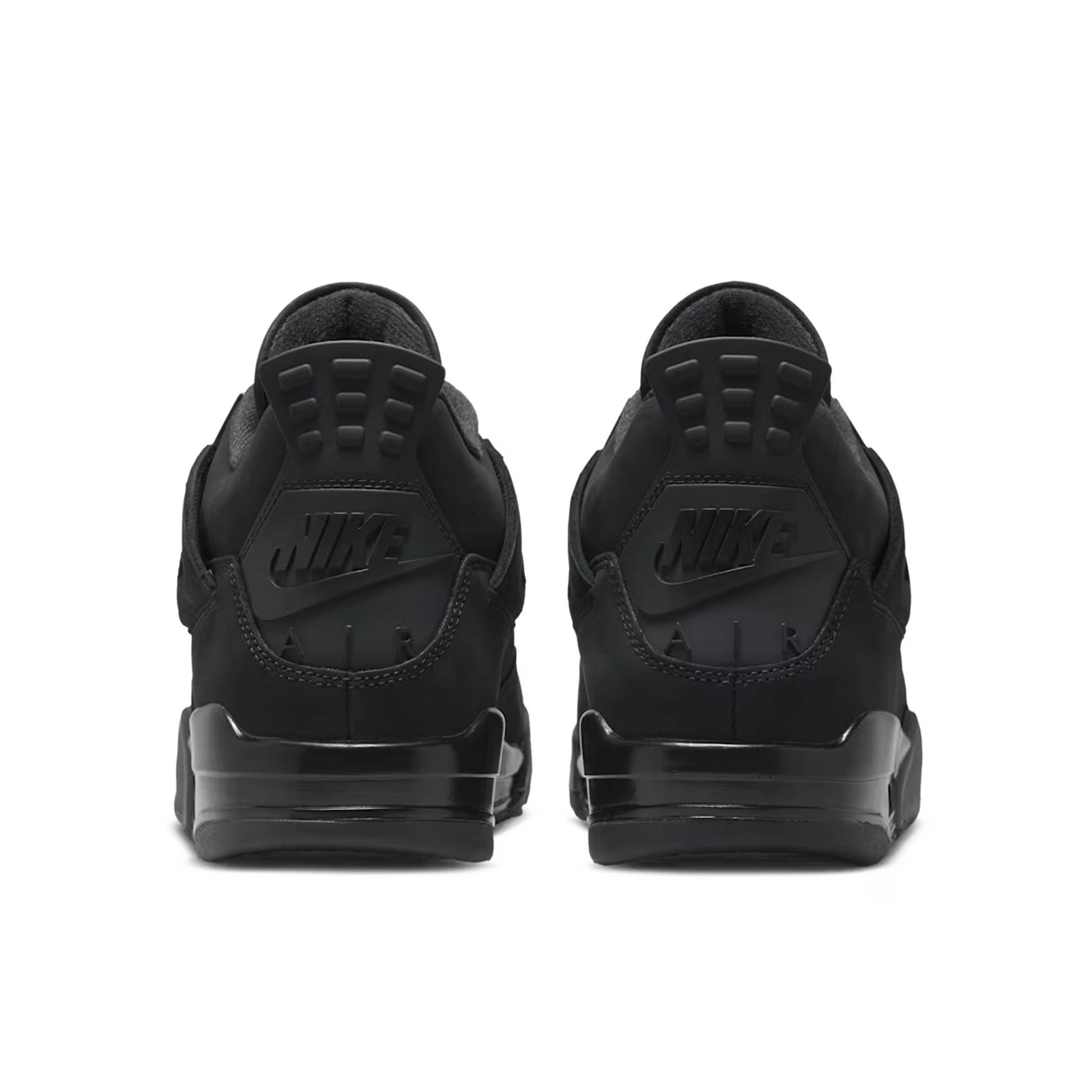 Air Jordan 4 Black Cat 2025 – zadná časť tenisiek so signature Jordan konštrukciou