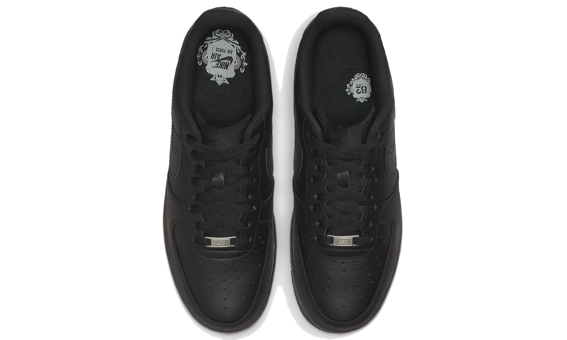Nike Air Force 1 Low '07 Triple Black zhora – čistý čierny vzhľad, perforovaná špička a detailné šnurovanie