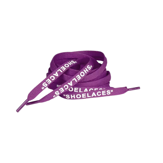 Off-White Flat Laces Fuchsia – fuksiové ploché šnúrky s nápisom "SHOELACES", výrazný doplnok pre Nike Air Force 1 a streetwear look.