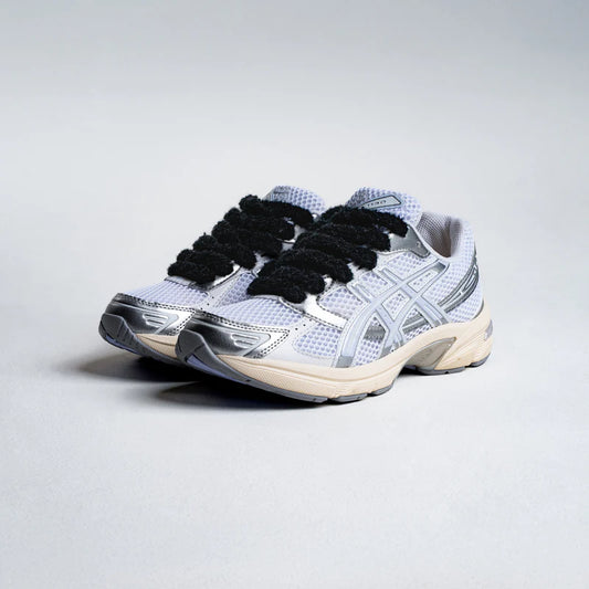 Fluffy Laces Black – čierne nadýchané šnúrky do tenisiek Nike Air Force 1, štýlový doplnok pre custom sneakers.