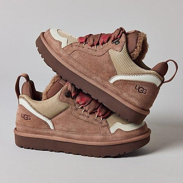 Detail tenisky UGG Lowmel Rocky Oak – prémiový semiš, mäkké materiály a precízne spracovanie.