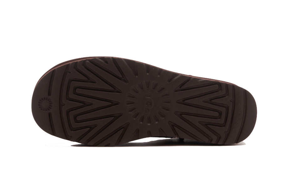 Podrážka UGG Classic Ultra Mini Platform Burnt Cedar – robustná gumová podrážka s protišmykovým vzorom pre stabilnú chôdzu.